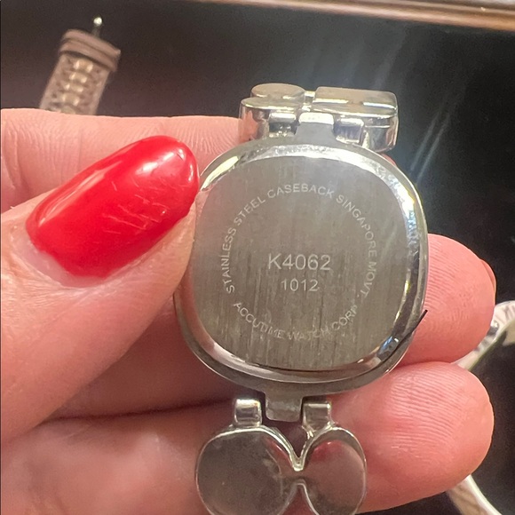 Bundle of 4 Vintage Watches with Bonus Bracelet - Picture 6 of 11